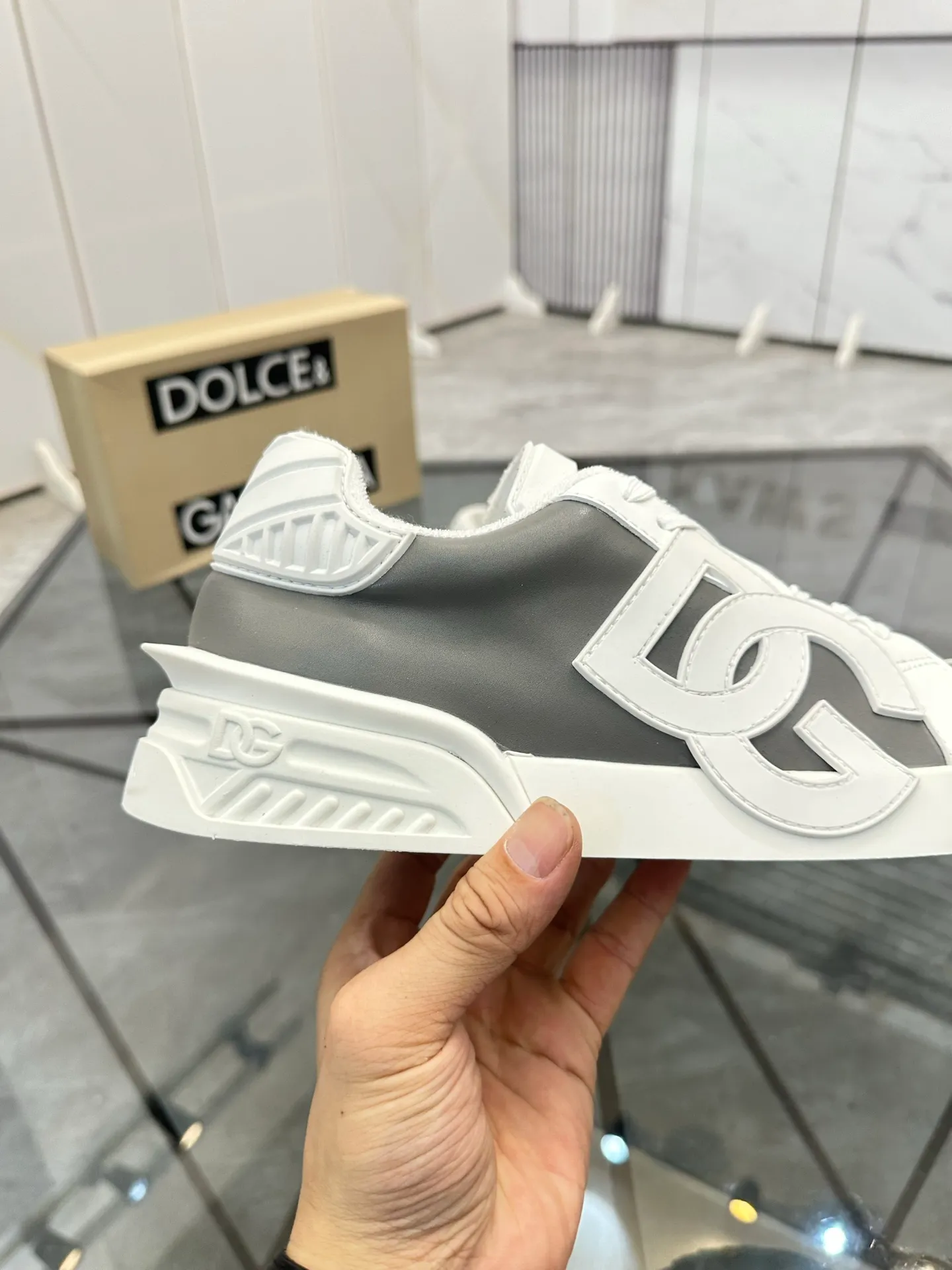 Men's shoes for sale 💰: 💰P500¥ Product trademark: DG* "Dolce & Gabbana*" low-cut casual shoes Regular size: 35-45 (can be customized to 46) Couple style Product material: imported silk leather upper, breathable lining, original outsole. Number: 803